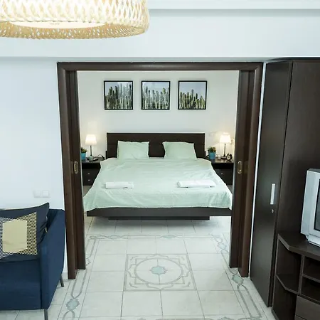 Charming Spacious Central *