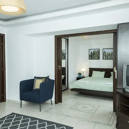 Charming Spacious Central Apartamento
