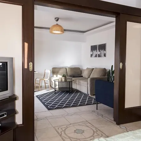 Charming Spacious Central *